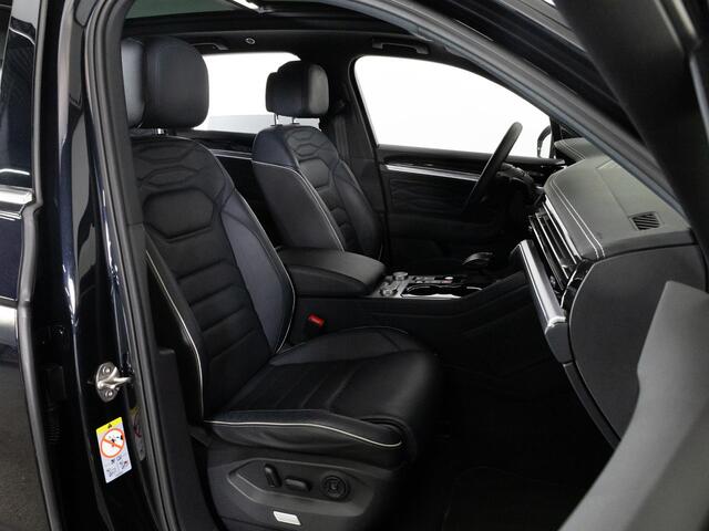 Volkswagen TOUAREG 3.0 TSI 381 PK eHybrid 4MOTION Elegance | LED Plus | Panoramadak | SoftClose | Head-Up | Nightvision | Trekhaak |