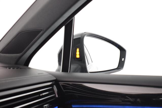 Volkswagen TOUAREG R 3.0 TSI 462pk 4MOTION R-Line Trekhaak Camera Keyless Luchtvering Virtual Cockpit Navigatie Panoramadak