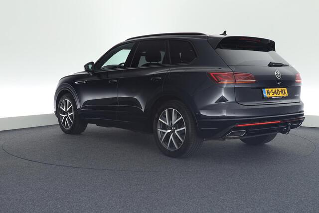 Volkswagen TOUAREG R 3.0 TSI 462pk 4MOTION R-Line Trekhaak Camera Keyless Luchtvering Virtual Cockpit Navigatie Panoramadak