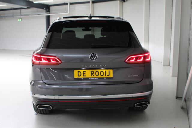 Volkswagen TOUAREG 3.0 TSi eHybrid 4MOTION Elegance Luchtvering | Trekhaak | Nachtzichtassistent | 21" Suzuka velgen | Matrix Led koplampen