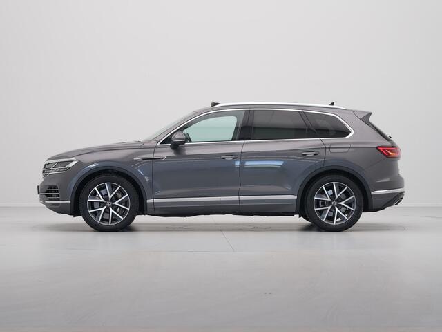 Volkswagen TOUAREG 3.0 TSi eHybrid 4MOTION Elegance Panorama Luchtvering Camera Leder