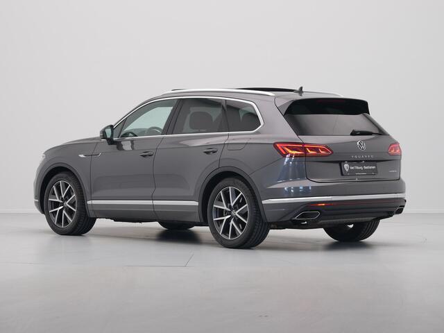 Volkswagen TOUAREG 3.0 TSi eHybrid 4MOTION Elegance Panorama Luchtvering Camera Leder