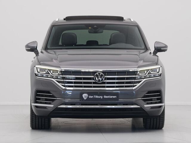 Volkswagen TOUAREG 3.0 TSi eHybrid 4MOTION Elegance Panorama Luchtvering Camera Leder