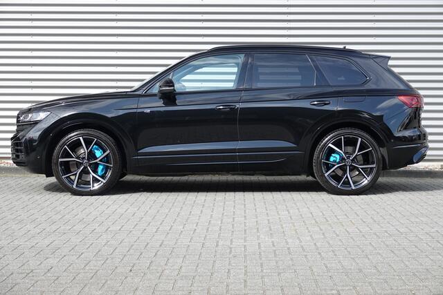 Volkswagen TOUAREG 3.0 TSi eHybrid 4MOTION R | Pano | Trekhaak | Massage | HUD | DynAudio | Soft Close | 22" |