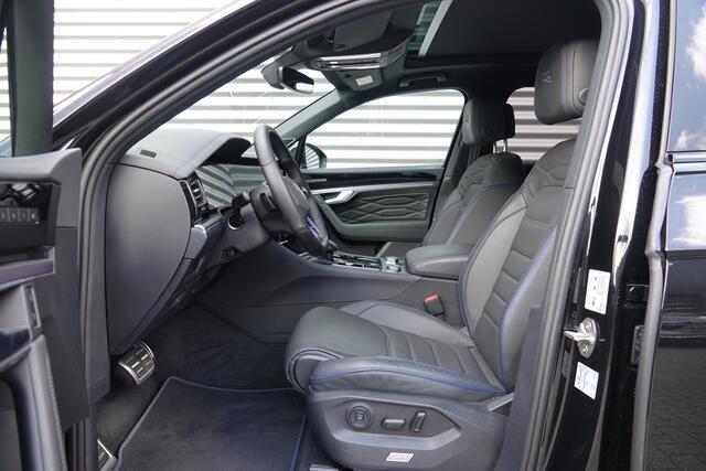 Volkswagen TOUAREG 3.0 TSi eHybrid 4MOTION R | Pano | Trekhaak | Massage | HUD | DynAudio | Soft Close | 22" |