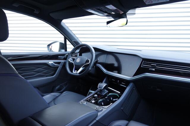Volkswagen TOUAREG 3.0 TSi eHybrid 4MOTION R | Pano | Trekhaak | Massage | HUD | DynAudio | Soft Close | 22" |