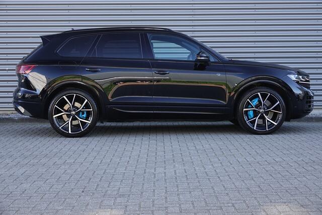 Volkswagen TOUAREG 3.0 TSi eHybrid 4MOTION R | Pano | Trekhaak | Massage | HUD | DynAudio | Soft Close | 22" |