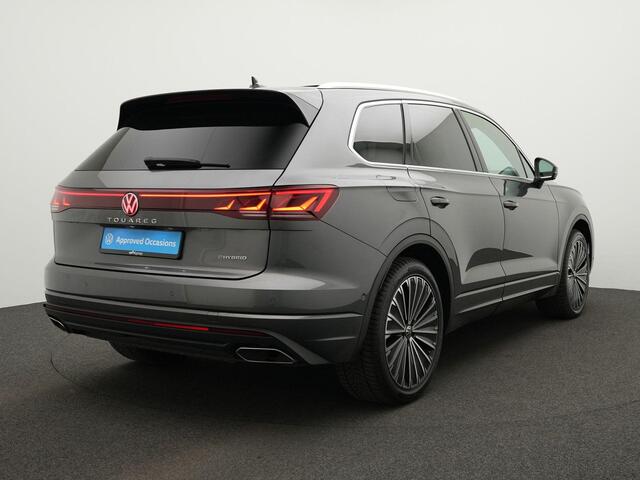 Volkswagen TOUAREG Elegance 3.0 TSi eHybrid 381 pk 4MOTION Tiptronic | Pano | Trekhaak | Nachtzicht | Luchtvering | 21 inch | Lederpakket 'Varenna' | Servosluiting | Head-Up | 360 Camera | DYNAUDIO