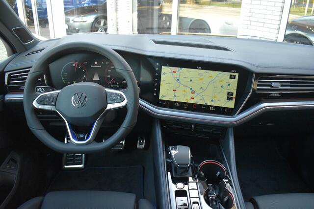 Volkswagen TOUAREG 3.0 TSi eHybrid 4M R Pano Trekhaak Dynaudio Puglia Massage Zitklima