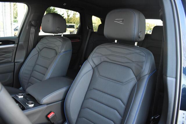 Volkswagen TOUAREG 3.0 TSi eHybrid 4M R Pano Trekhaak Dynaudio Puglia Massage Zitklima