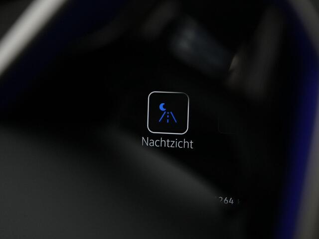 Volkswagen TOUAREG R 3.0 TSi eHybrid 462 pk Tiptronic 4MOTION | Panoramadak | Trekhaak | Nachtzicht | Dynaudio | Rondomzicht camera | Head-up display | Stoel-/achterbankverwarming