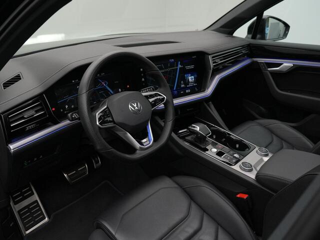 Volkswagen TOUAREG R 3.0 TSi 462 pk eHybrid 4MOTION | GRIJS KENTEKEN | Panoramadak | Trekhaak | Leder | Luchtvering