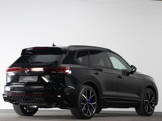Volkswagen TOUAREG R 3.0 TSi 462 PK eHybrid 4MOTION | LED Matrix IQ | Panoramadak | Head-Up | Soft Close | Trekhaak | Luchtvering |