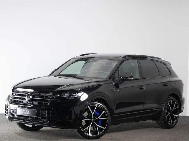 Volkswagen TOUAREG R 3.0 TSi 462 PK eHybrid 4MOTION | LED Matrix IQ | Panoramadak | Head-Up | Soft Close | Trekhaak | Luchtvering |
