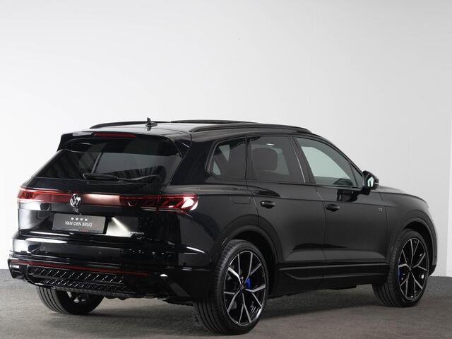 Volkswagen TOUAREG R 3.0 TSi 462 PK eHybrid 4MOTION | LED Matrix IQ | Panoramadak | Head-Up | Soft Close | Trekhaak | Luchtvering |