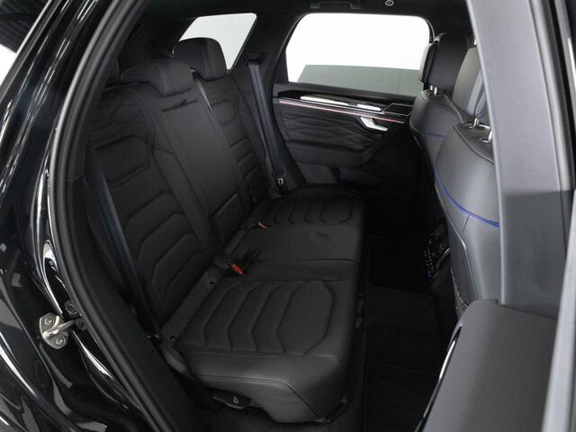 Volkswagen TOUAREG R 3.0 TSi 462 PK eHybrid 4MOTION | LED Matrix IQ | Panoramadak | Head-Up | Soft Close | Trekhaak | Luchtvering |