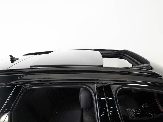 Volkswagen TOUAREG R 3.0 TSi 462 PK eHybrid 4MOTION | LED Matrix IQ | Panoramadak | Head-Up | Soft Close | Trekhaak | Luchtvering |
