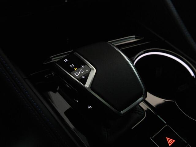Volkswagen TOUAREG R 3.0 TSi 462 PK eHybrid 4MOTION | LED Matrix IQ | Panoramadak | Head-Up | Soft Close | Trekhaak | Luchtvering |