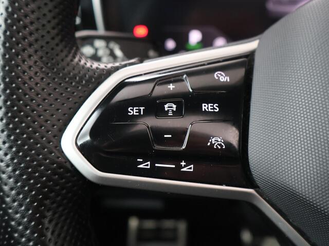 Volkswagen TOUAREG 3.0 TSi 4MOTION R | 462 PK | Trekhaak | Luchtvering | Lederen bekleding Puglia | Panoramadak |