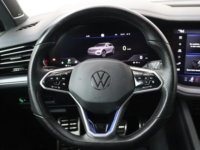 Volkswagen TOUAREG 3.0 TSi 4MOTION R | 462 PK | Trekhaak | Luchtvering | Lederen bekleding Puglia | Panoramadak |