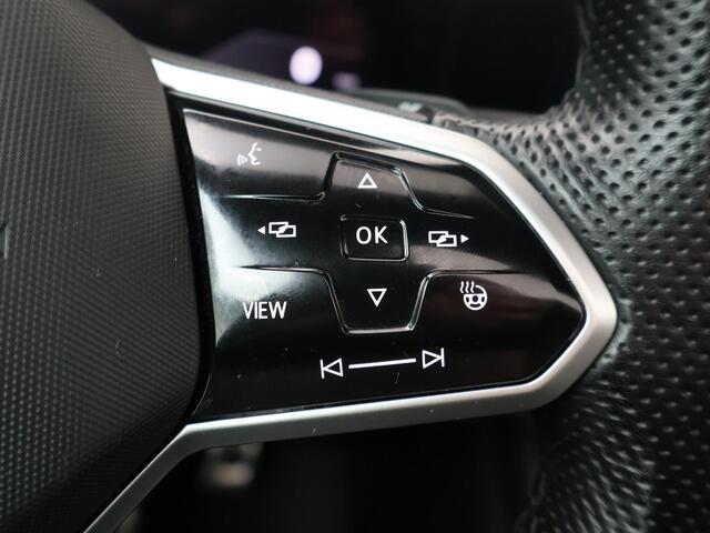 Volkswagen TOUAREG 3.0 TSi 4MOTION R | 462 PK | Trekhaak | Luchtvering | Lederen bekleding Puglia | Panoramadak |