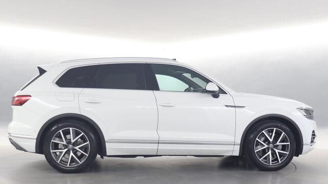 Volkswagen TOUAREG 3.0 TSI eHybrid 381pk PHEV 4MOTION Elegance / Panoramadak / Luchtvering / iQ Light