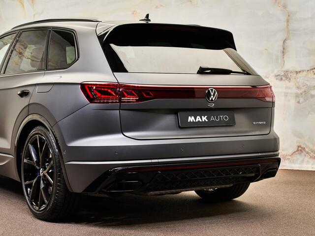 Volkswagen TOUAREG R V6 eHybrid 4Motion, Matte lak, pano, tr.haak, Dynaudio, 22'', luchtv., matrix-LED, memory, HUD, keyless, ACC, privacy