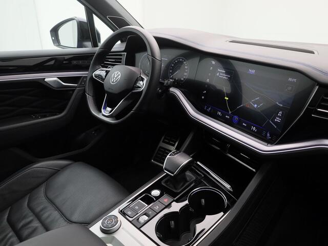 Volkswagen TOUAREG 3.0 TSi 4MOTION R | PANO | STOELVENT. + MASSAGE | LUCHTVERING | TREKHAAK
