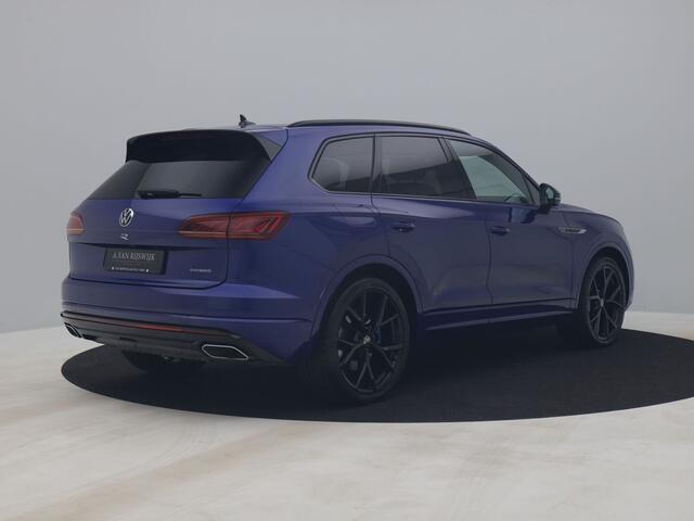 Volkswagen TOUAREG 3.0 TSi 4MOTION R | PANO | STOELVENT. + MASSAGE | LUCHTVERING | TREKHAAK