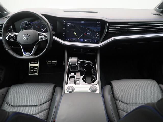 Volkswagen TOUAREG 3.0 TSi 4MOTION R | PANO | STOELVENT. + MASSAGE | LUCHTVERING | TREKHAAK