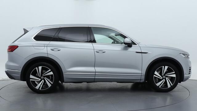 Volkswagen TOUAREG 3.0 TSi 381pk eHybrid 4MOTION PHEV / Nachtzicht Luchtvering Leder Panoramadak