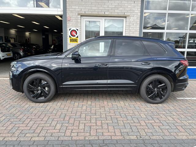 Volkswagen TOUAREG 3.0 TSi eHybrid 4MOTION R / AUTOMAAT/ PANO/ ELEKTR. TREKHAAK/ LUCHTVERING/ NACHTZICHT/ SOFT-CLOSE/ 360 CAMERA/ MEMORY SEATS/ LEDER/ CLIMA 4-ZONE/ STOEL VERWARM + VENTILATIE/ RIJ-MODI/ APP-CONNECT/ 21" LMV/ NAVI