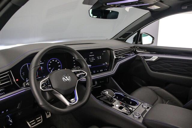 Volkswagen TOUAREG R 3.0 TSI eHybrid 462pk Tiptronic Panoramadak, Luchtvering, Lederen bekleding, Head up display, DYN Audio, Adaptive cruise control, Achteruitrijcamera