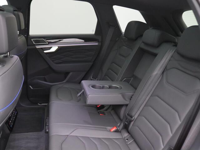 Volkswagen TOUAREG 3.0 TSi eHybrid 4MOTION R Edition 463PK DSG Pano-Schuifdak, Puglia Leder, 360gr. Camera, Stoelverwarming & Koeling, Memorystoel, Servosluiting, Head-Up Display, Trekhaak, 22" LM Velgen