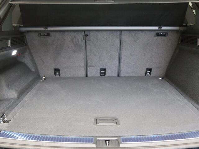 Volkswagen TOUAREG 3.0 TSi eHybrid 4MOTION R Edition 463PK DSG Pano-Schuifdak, Puglia Leder, 360gr. Camera, Stoelverwarming & Koeling, Memorystoel, Servosluiting, Head-Up Display, Trekhaak, 22" LM Velgen