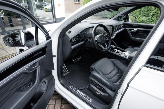 Volkswagen TOUAREG 3.0 TSi 4MOTION R Pano - DynAudio - Trekhaak - 360view