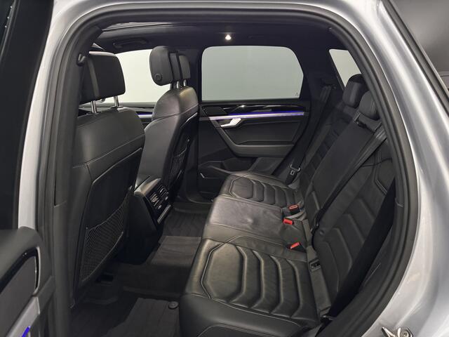 Volkswagen TOUAREG 3.0 TDI R-Line Pano, Leder, camera, Navi, Elektrische achterklep, Stoelverwarming, Trekhaak, Keyless start