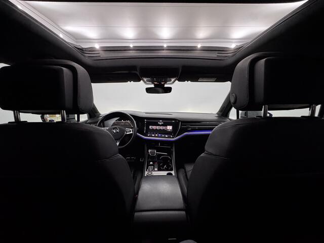 Volkswagen TOUAREG 3.0 TDI R-Line Pano, Leder, camera, Navi, Elektrische achterklep, Stoelverwarming, Trekhaak, Keyless start