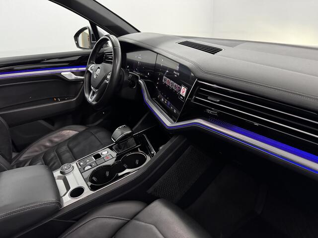 Volkswagen TOUAREG 3.0 TDI R-Line Pano, Leder, camera, Navi, Elektrische achterklep, Stoelverwarming, Trekhaak, Keyless start