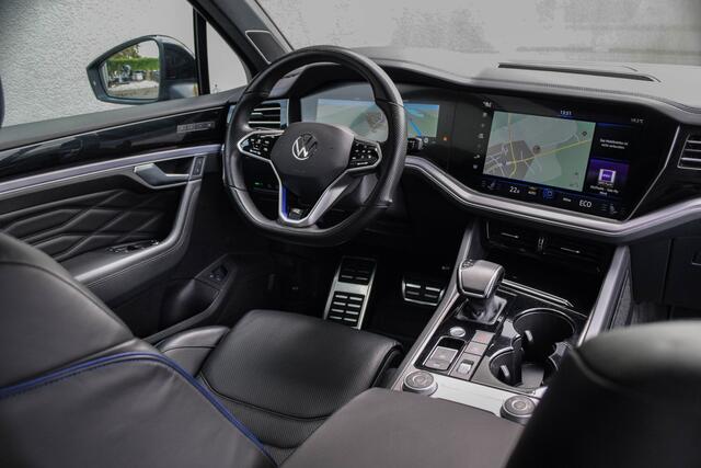 Volkswagen TOUAREG 3.0 TSI eHybrid 4MOTION R / Puglia/ Luchtvering/ Standkachel/ Panoramadak/ Trekhaak
