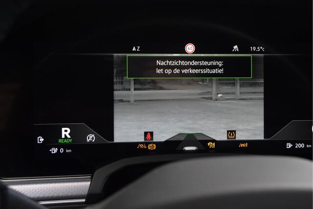 Volkswagen TOUAREG 3.0 TSI eHybrid 4MOTION R / Puglia/ Luchtvering/ Standkachel/ Panoramadak/ Trekhaak