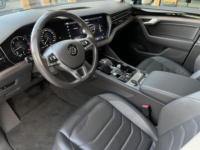 Volkswagen TOUAREG 3.0 V6 | Grijs kenteken | Luchtvering | Trekhaak | Camera |