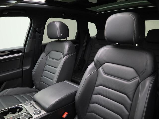 Volkswagen TOUAREG 3.0 TSi 280kW/381PK 4MOTION R Elegance · Panoramadak · Leder · Luchtvering