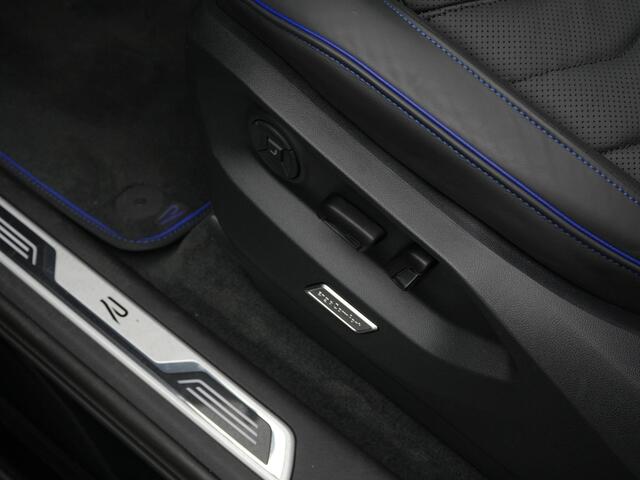 Volkswagen TOUAREG 3.0 TSi 462 pk tiptronic eHybrid 4MOTION | Panoramadak | Trekhaak | Puglia Leder | Nachtzicht | Head-Up Display | Geheugenstoelen | Dynaudio