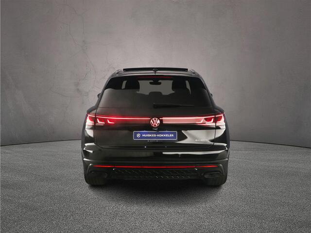 Volkswagen TOUAREG R Edition 3.0 TSI eHybrid 462pk Tiptronic Panoramadak, Luchtvering, Lederen bekleding, 360 camera, Elektrische achterklep, LED matrix koplampen