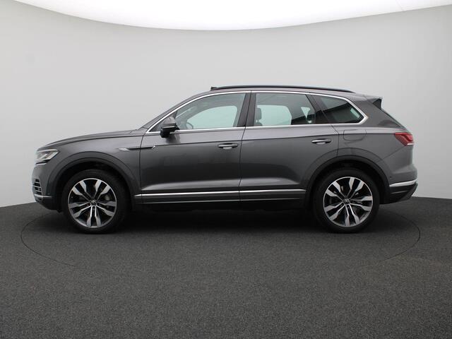 Volkswagen TOUAREG 3.0 TSi eHybrid 4MOTION Elegance 381PK DSG Pano-Schuifdak, Luchtvering, Memorystoel, 360gr. Camera, Trekhaak, Voorruitverwarming, 21" Suzuka LM Velgen