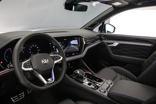 Volkswagen TOUAREG R Edition 3.0 TSI eHybrid 462pk Tiptronic Trekhaak, Lederen bekleding, DYN audio, Head up display, Luchtvering, Adaptive cruise control, 360 camera