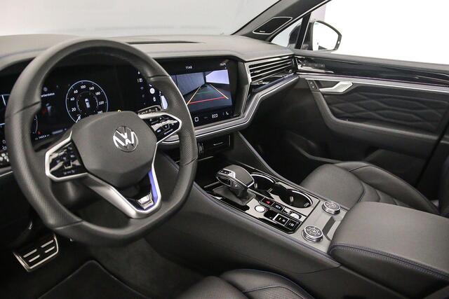 Volkswagen TOUAREG R 3.0 TSI eHybrid 462pk Tiptronic Trekhaak, Panoramadak, Lederen bekleding, Luchtvering, Head up display, LED matrix verlichting, 360 camera, Adaptive cruise control