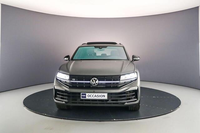 Volkswagen TOUAREG R 3.0 TSI eHybrid 462pk Tiptronic Trekhaak, Panoramadak, Lederen bekleding, Luchtvering, Head up display, LED matrix verlichting, 360 camera, Adaptive cruise control