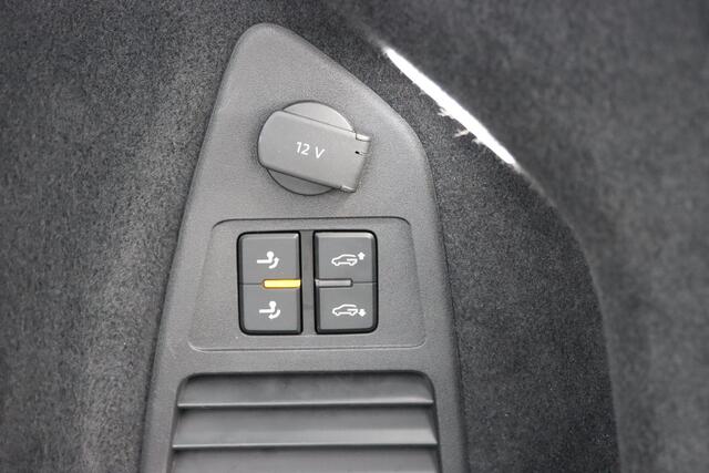 Volkswagen TOUAREG 3.0 TSI eHybrid 4Motion Elegance Black Style | Luchtvering | 380pk Tiptronic